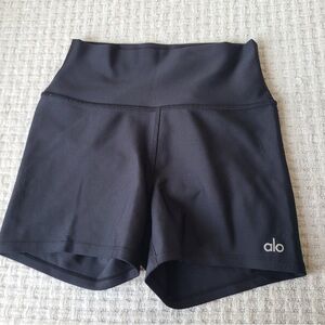ALO Yoga Airlift Shorts 3”